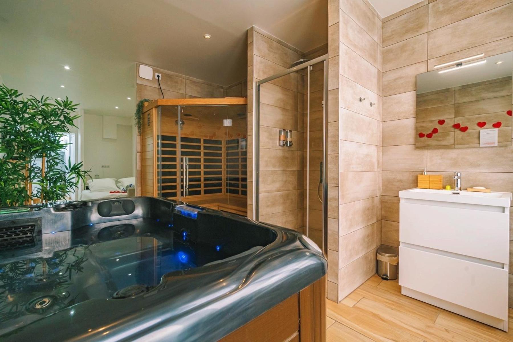 Spa Appartement O Temps Suspendu Reims Centre Sauna Et Jacuzzi Dış mekan fotoğraf