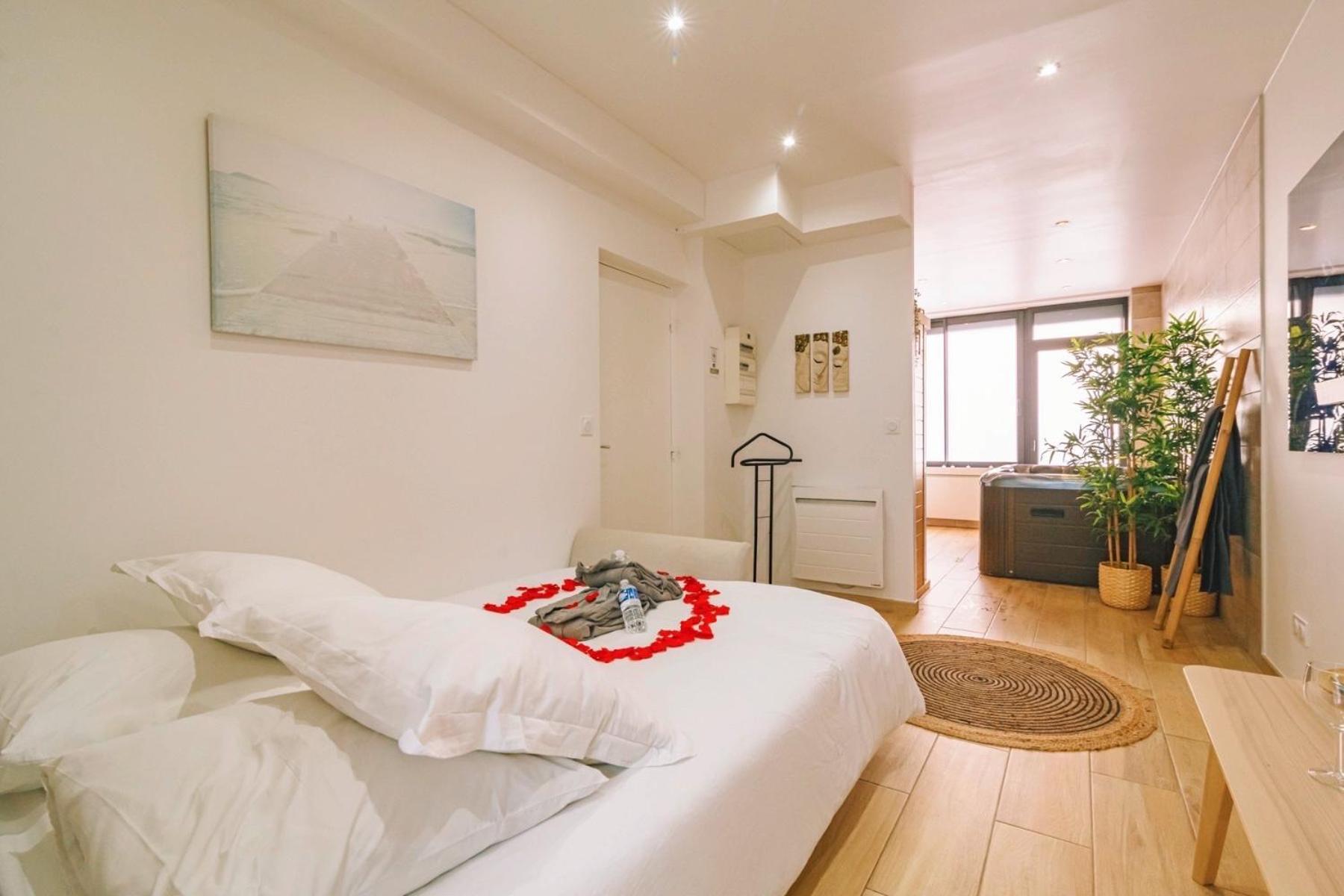 Spa Appartement O Temps Suspendu Reims Centre Sauna Et Jacuzzi Dış mekan fotoğraf